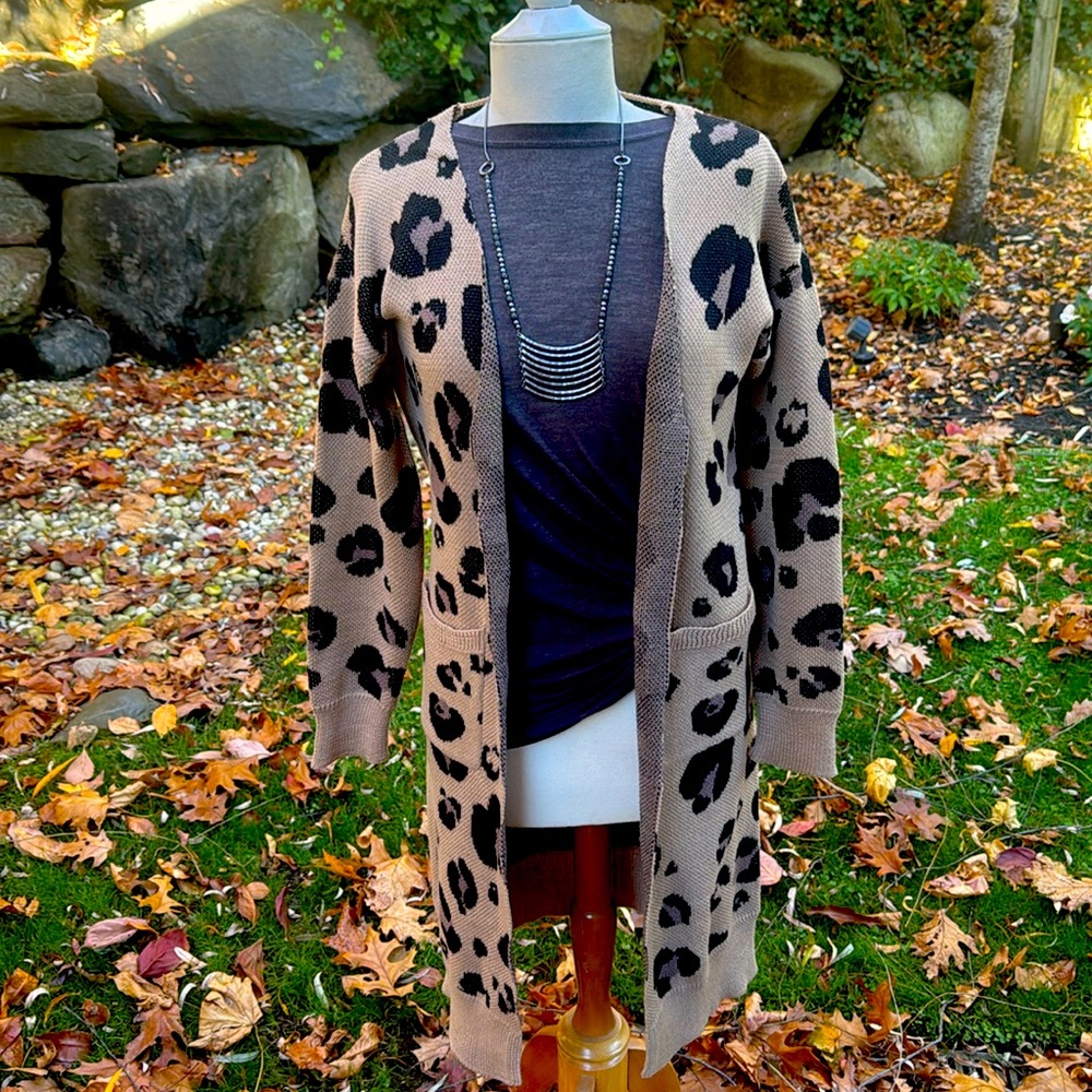 ANDREE TAN & BLACK LEOPARD PRINT LONG CARDIGAN SWEATER - S - 🍁